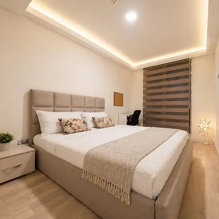 Apartment Pool Sauna Free Parking Gym 3br Family *