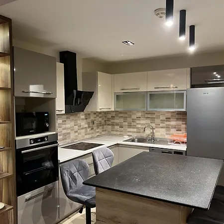 Pool Sauna Free Parking Gym 3br Family Apartment *